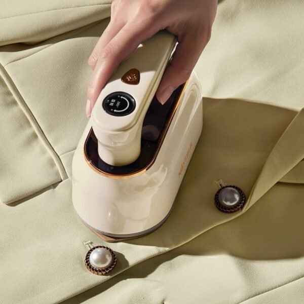 Mini Fer à Repasser Vapeur – Compact, puissant et prêt à l’emploi
